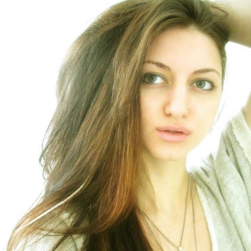 Meet your Posher, Maya